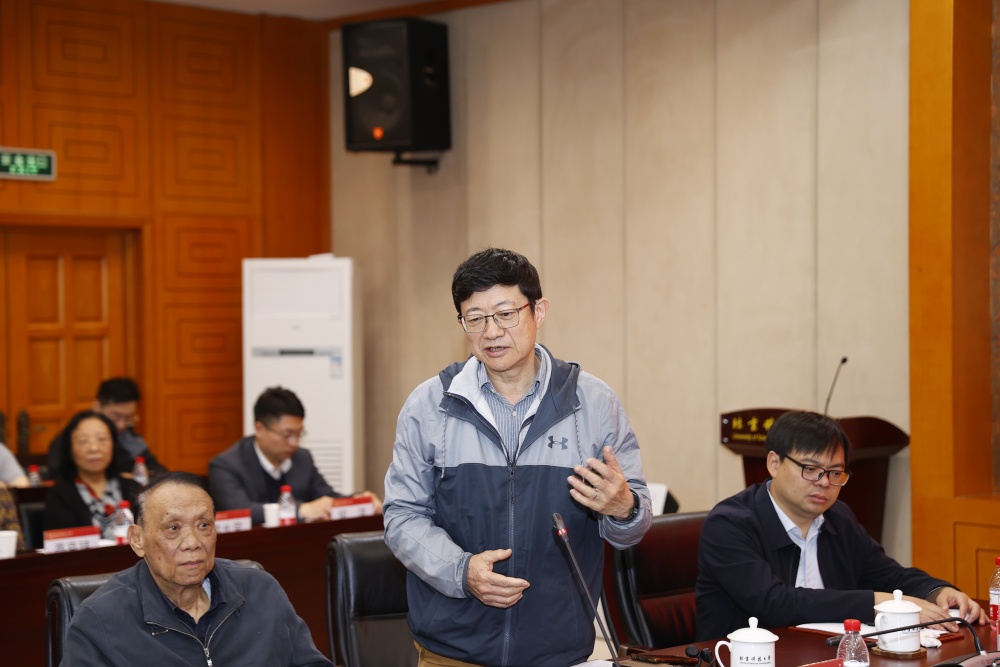 1745289973270070.jpg 校友代表高庆发言_副本.jpg
